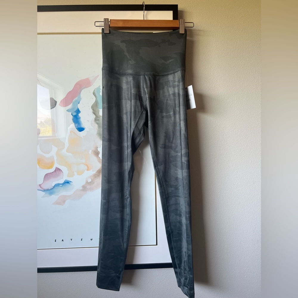 NWT Barre3 x Beyond Yoga camo leggings size S